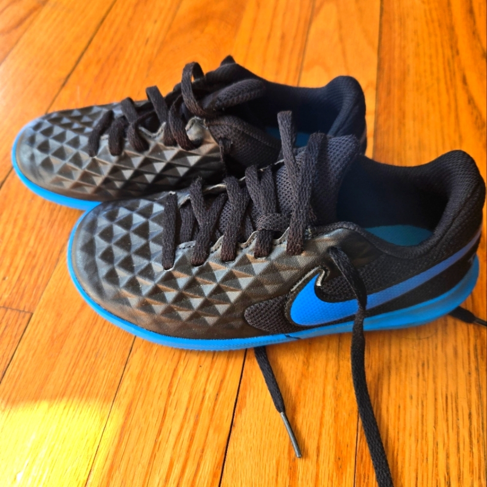 Nike Little Boys Indoor Soccer Sneakers